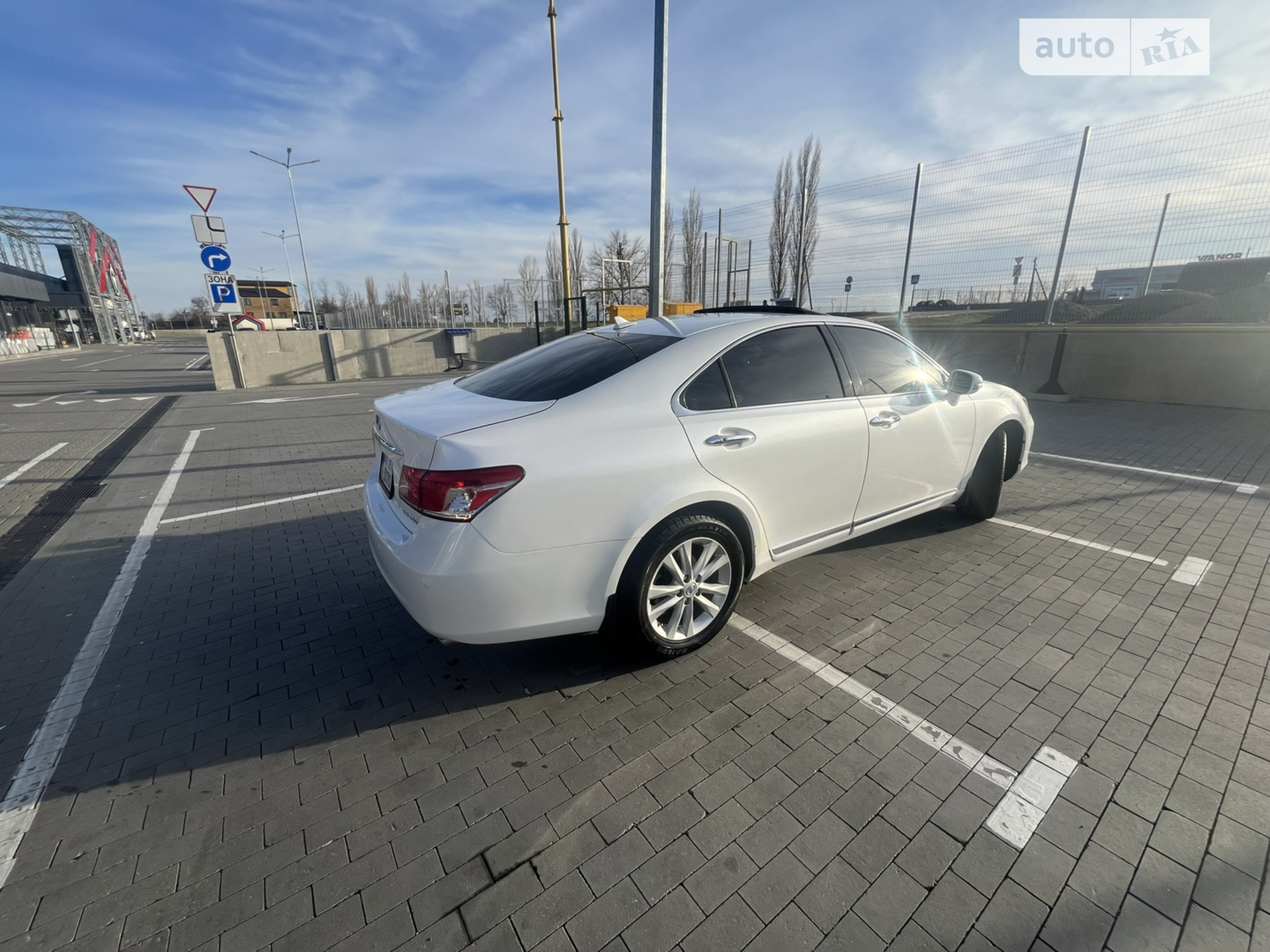 2011 Lexus ES - мініатюра 11