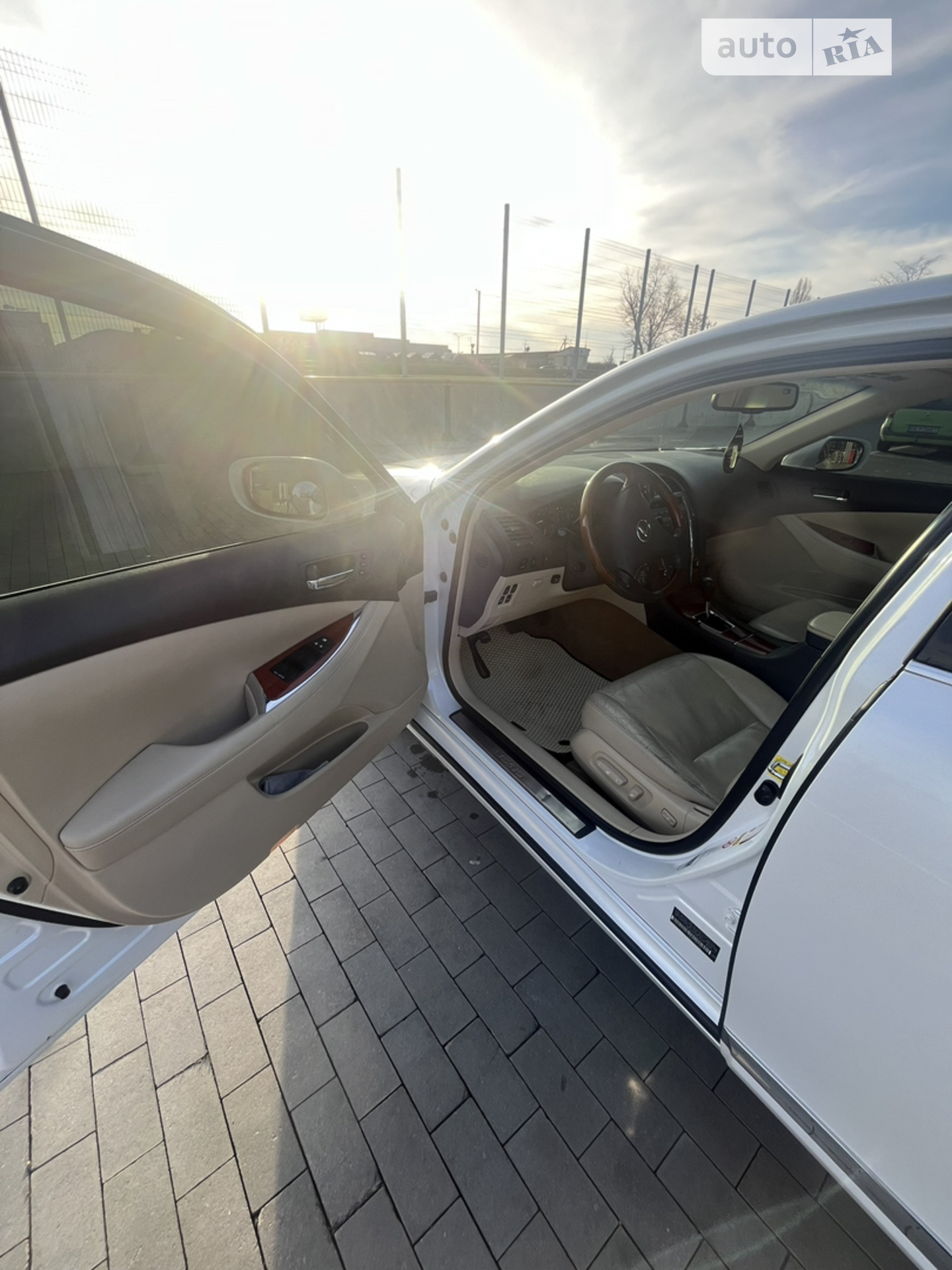 2011 Lexus ES - мініатюра 23