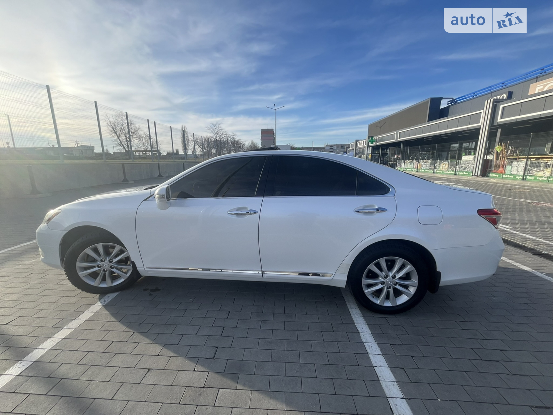 2011 Lexus ES - мініатюра 25