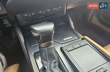 Седан Lexus ES 2018 в Ровно