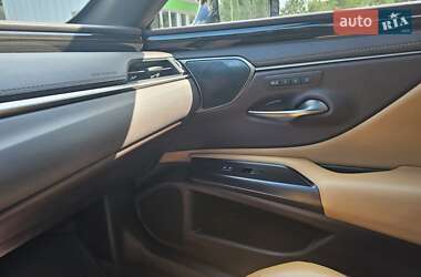 Седан Lexus ES 2018 в Ровно
