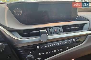 Седан Lexus ES 2018 в Ровно