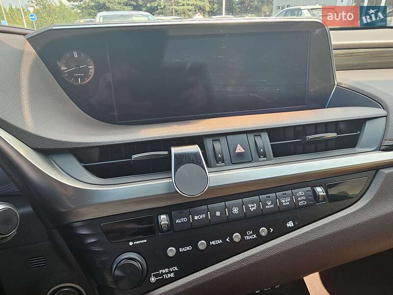 Седан Lexus ES 2018 в Ровно