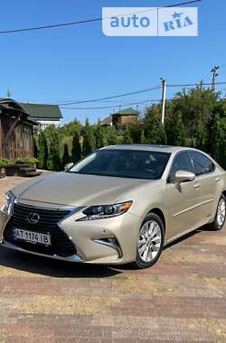 Седан Lexus ES 2014 в Ивано-Франковске