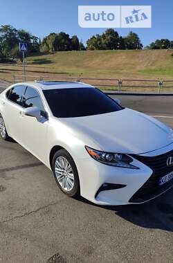 Седан Lexus ES 2015 в Чернигове