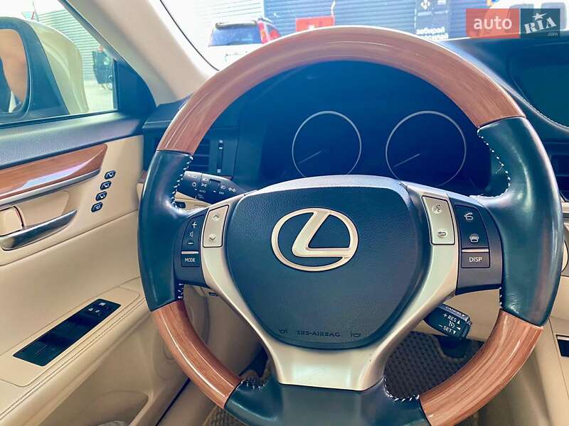 Седан Lexus ES 2013 в Черкассах
