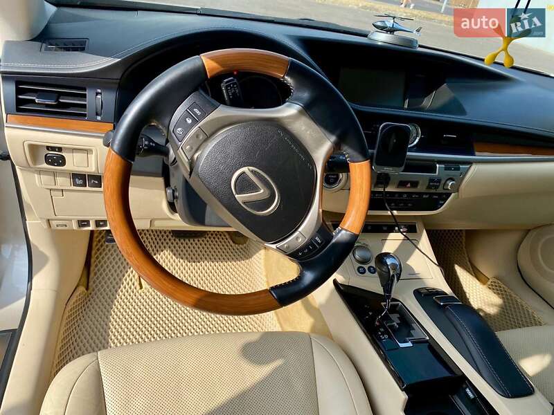 Седан Lexus ES 2013 в Черкассах