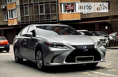 Седан Lexus ES 2018 в Виннице