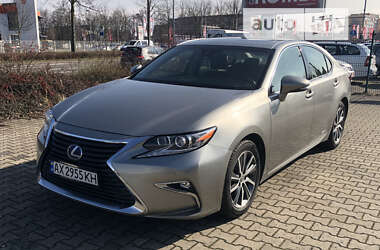 Седан Lexus ES 2018 в Ужгороде