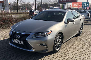 Седан Lexus ES 2018 в Ужгороде