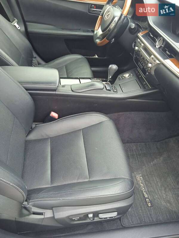 Седан Lexus ES 2013 в Полтаве