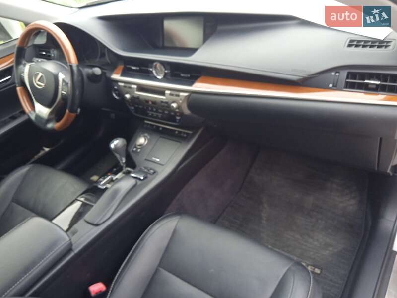 Седан Lexus ES 2013 в Полтаве