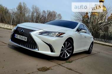 Седан Lexus ES 2018 в Дніпрі