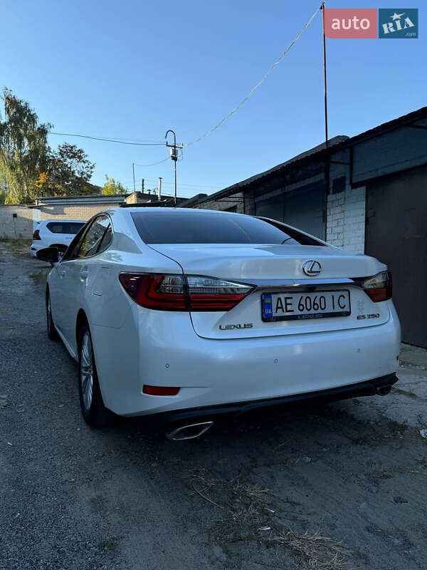 Lexus ES 2016