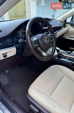 Седан Lexus ES 2016 в 