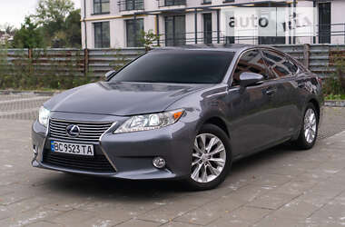 Седан Lexus ES 2012 в Самборі