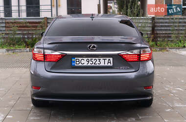 Седан Lexus ES 2012 в Самборі