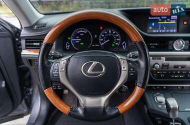 Седан Lexus ES 2012 в Самборі