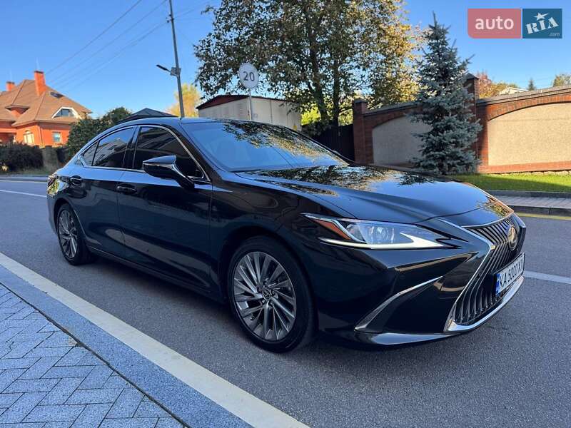 Седан Lexus ES 2019 в Киеве