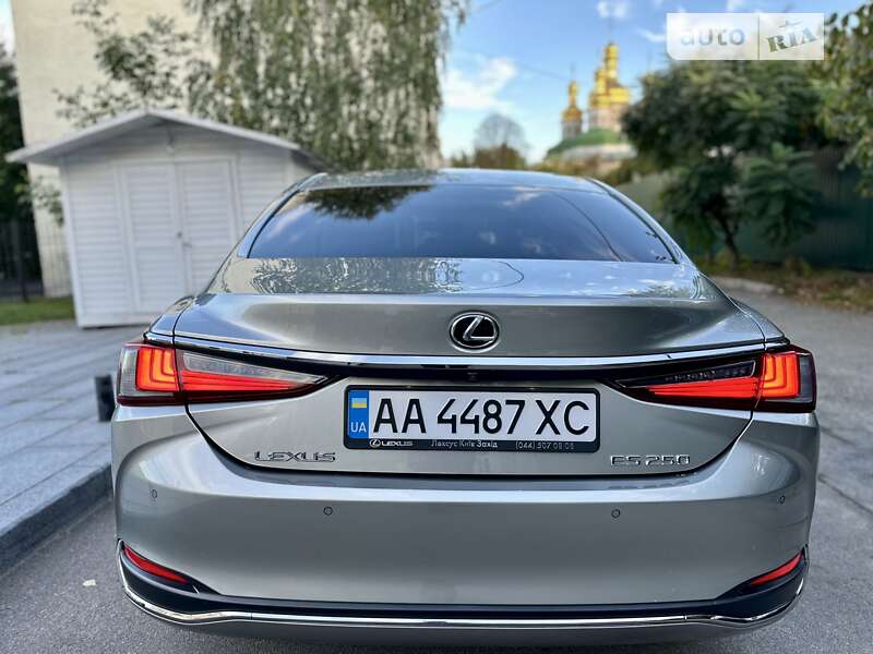 Седан Lexus ES 2019 в Києві