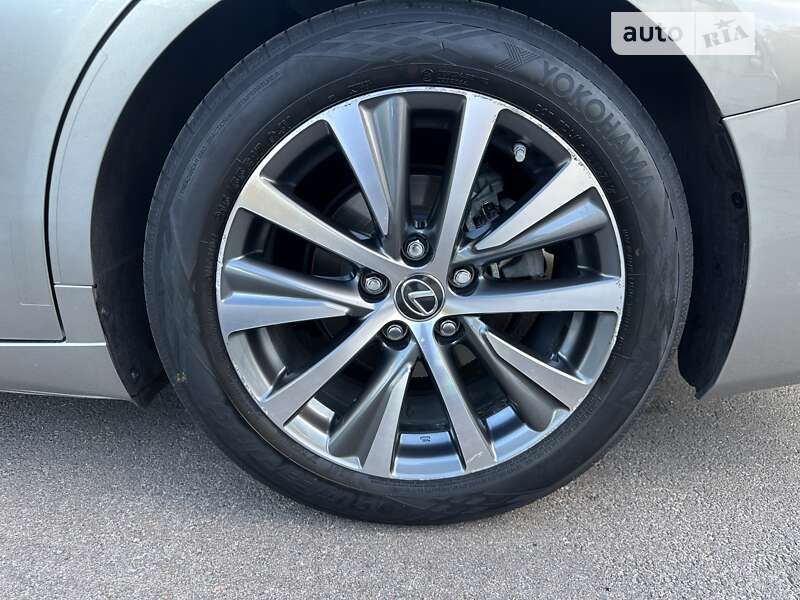 Седан Lexus ES 2019 в Києві