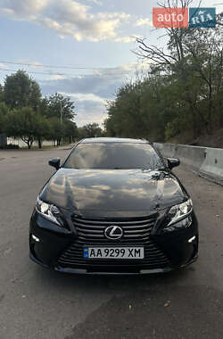 Седан Lexus ES 2016 в Киеве