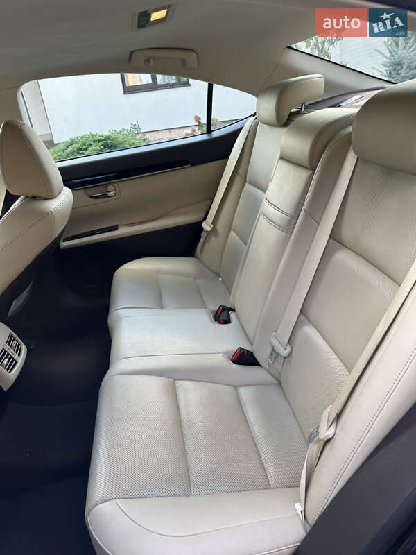 Седан Lexus ES 2017 в Хотове