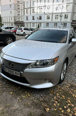 Седан Lexus ES 2013 в Полтаві