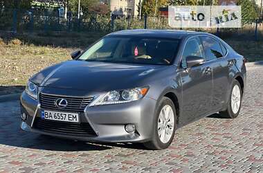 Седан Lexus ES 2013 в Кропивницькому