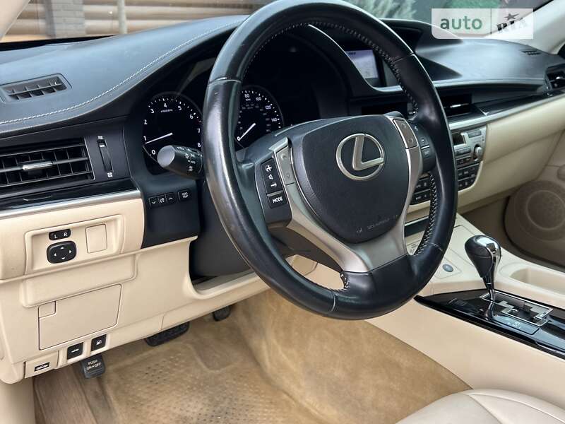 Седан Lexus ES 2013 в Киеве фото 41 Седан Lexus ES 2013 в Киеве