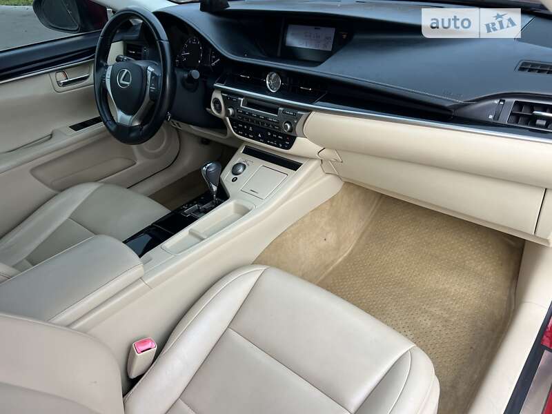 Седан Lexus ES 2013 в Киеве фото 49 Седан Lexus ES 2013 в Киеве