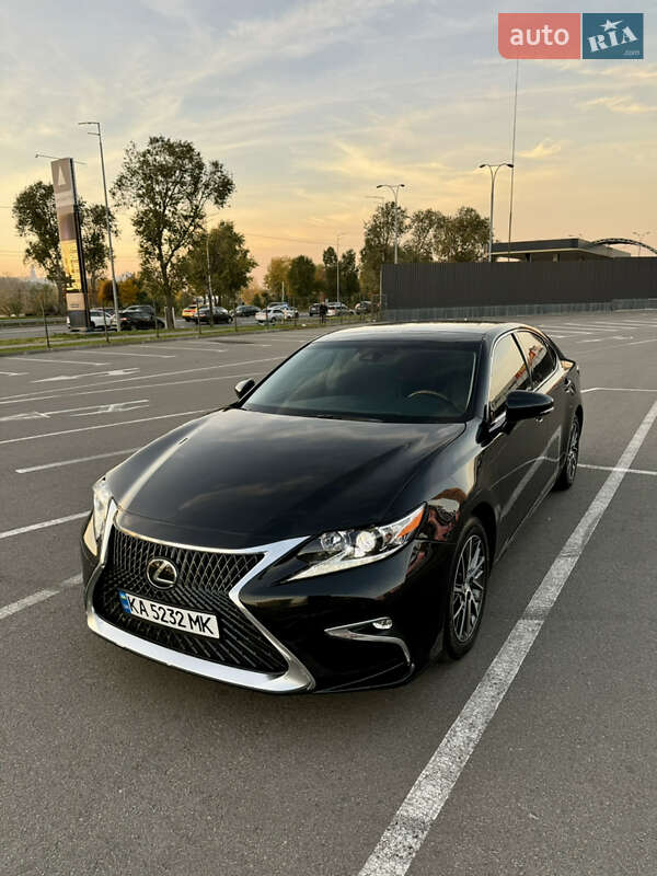 Седан Lexus ES 2018 в Киеве