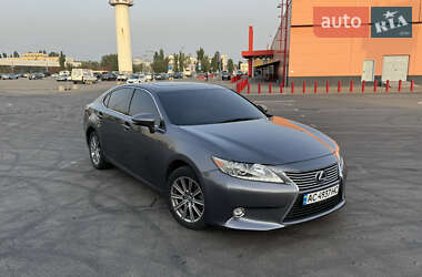 Седан Lexus ES 2013 в Луцке