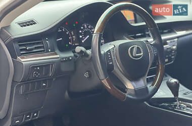 Седан Lexus ES 2013 в Белой Церкви