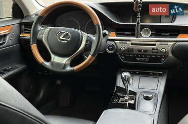 Седан Lexus ES 2012 в Дніпрі