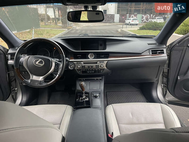 Седан Lexus ES 2014 в Черкассах