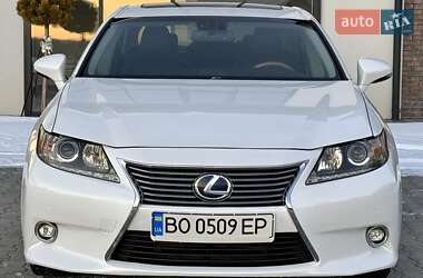 Седан Lexus ES 2015 в Тернополі