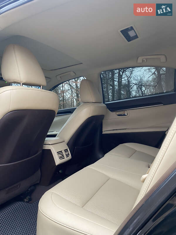 Седан Lexus ES 2017 в Белой Церкви