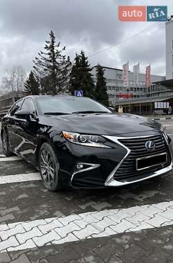 Седан Lexus ES 2015 в Черновцах