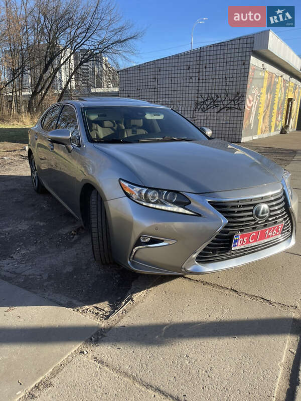 Седан Lexus ES 2015 в Киеве