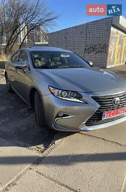 Седан Lexus ES 2015 в Киеве