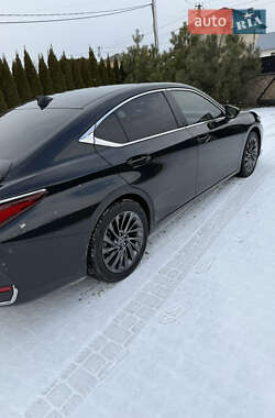 Седан Lexus ES 2022 в Львове