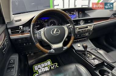 Седан Lexus ES 2015 в Киеве