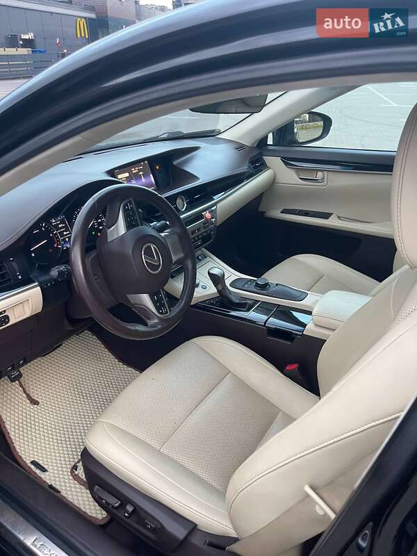Lexus ES 2016