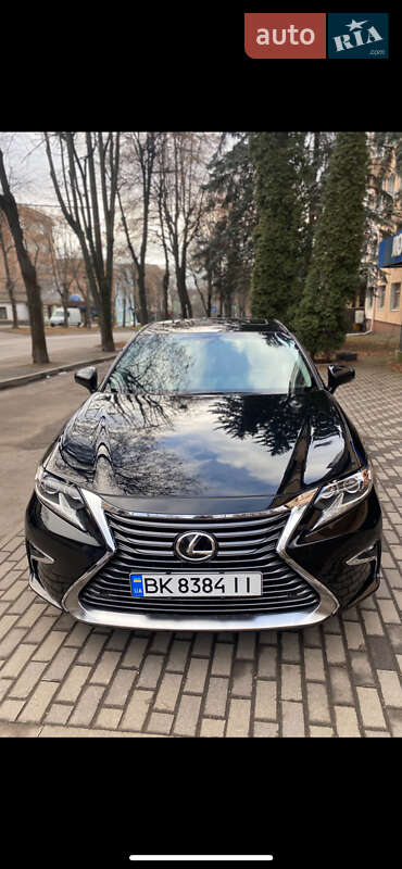 Седан Lexus ES 2015 в Рівному