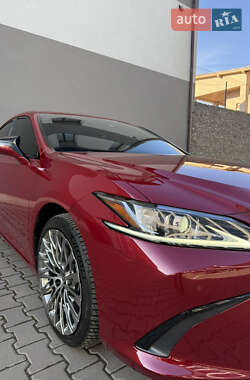 Седан Lexus ES 2019 в 