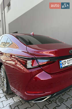 Седан Lexus ES 2019 в 