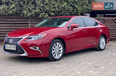 Седан Lexus ES 2013 в Львове