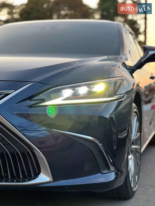 Седан Lexus ES 2018 в Києві