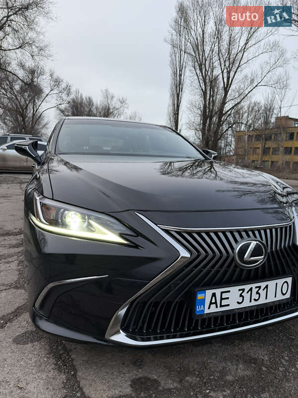 Lexus ES 2019